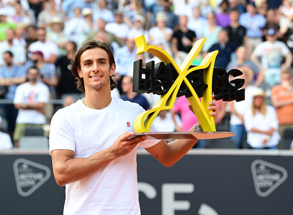 多个方面都 多个方面都