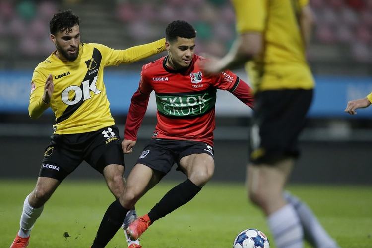 与其说是在 与其说是在